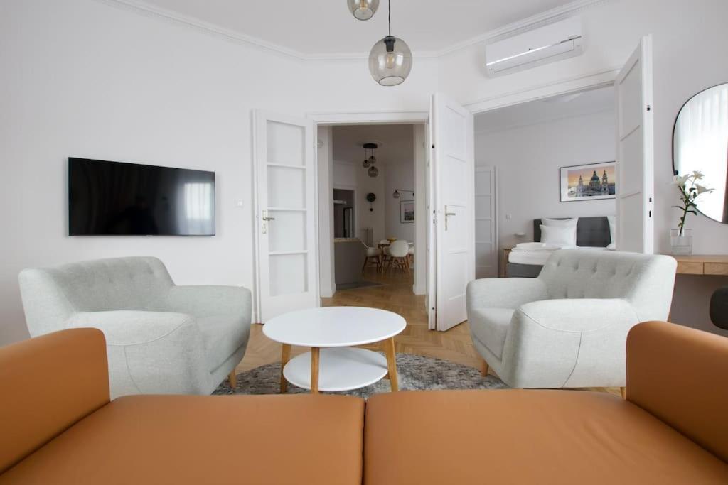בודפשט Premium Apartment By Hi - Central 2 Bedroom - Best View מראה חיצוני תמונה