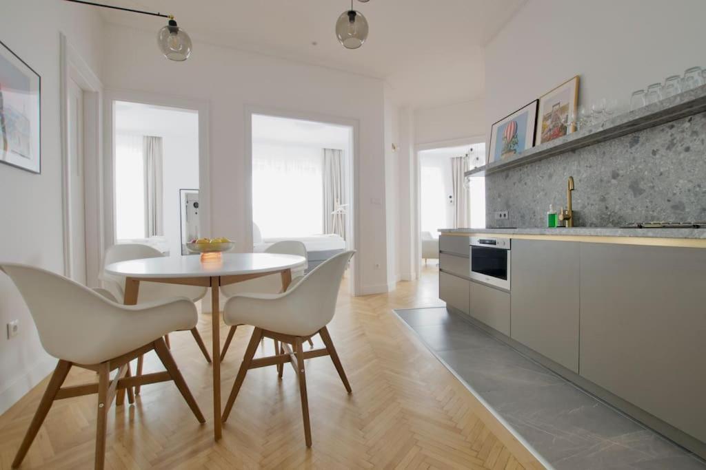 בודפשט Premium Apartment By Hi - Central 2 Bedroom - Best View מראה חיצוני תמונה