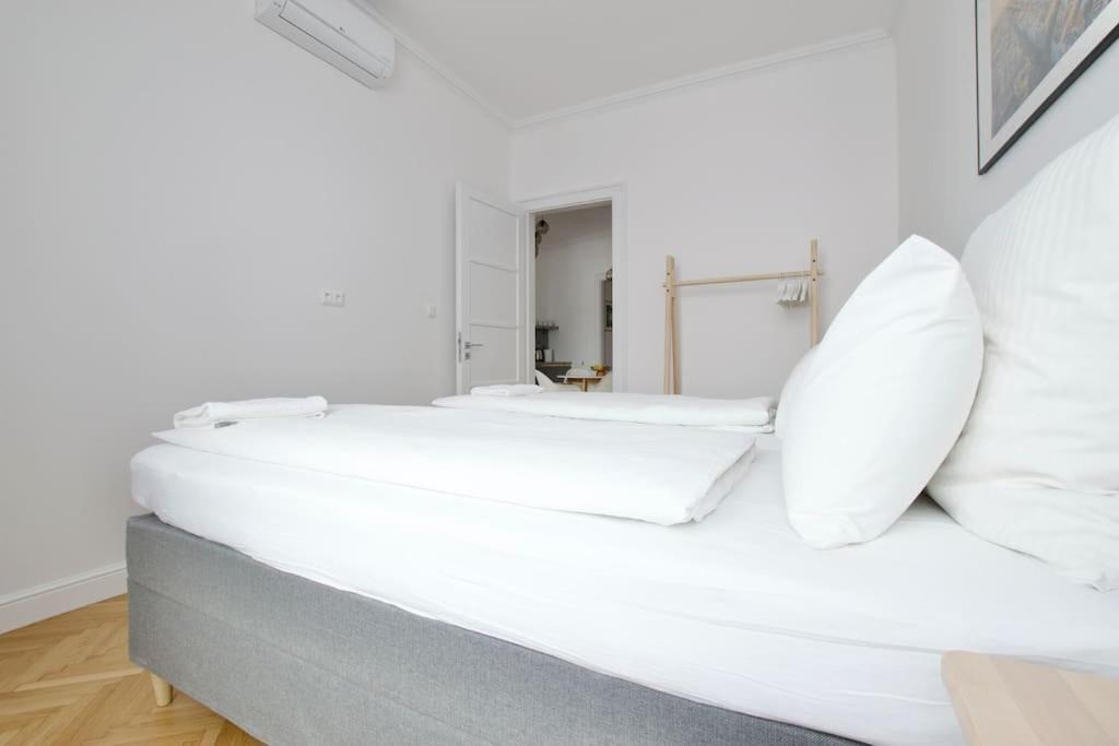 בודפשט Premium Apartment By Hi - Central 2 Bedroom - Best View מראה חיצוני תמונה