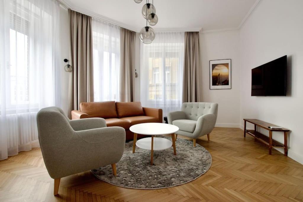 בודפשט Premium Apartment By Hi - Central 2 Bedroom - Best View מראה חיצוני תמונה