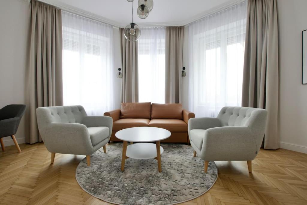 בודפשט Premium Apartment By Hi - Central 2 Bedroom - Best View מראה חיצוני תמונה