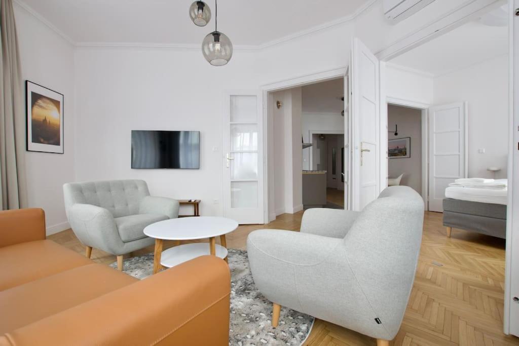 בודפשט Premium Apartment By Hi - Central 2 Bedroom - Best View מראה חיצוני תמונה