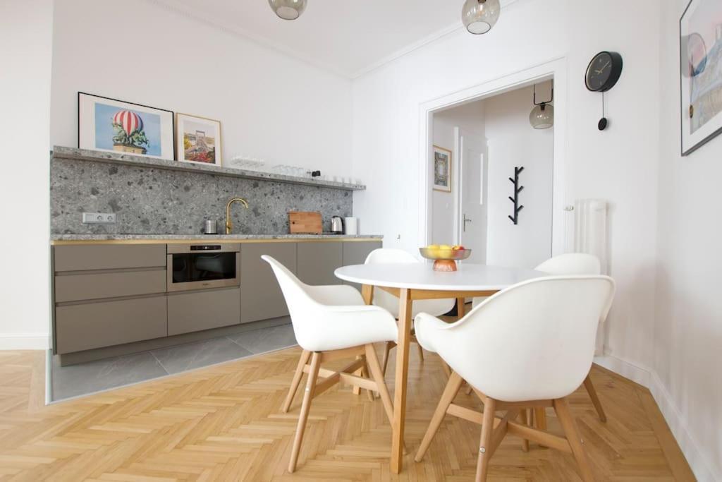 בודפשט Premium Apartment By Hi - Central 2 Bedroom - Best View מראה חיצוני תמונה